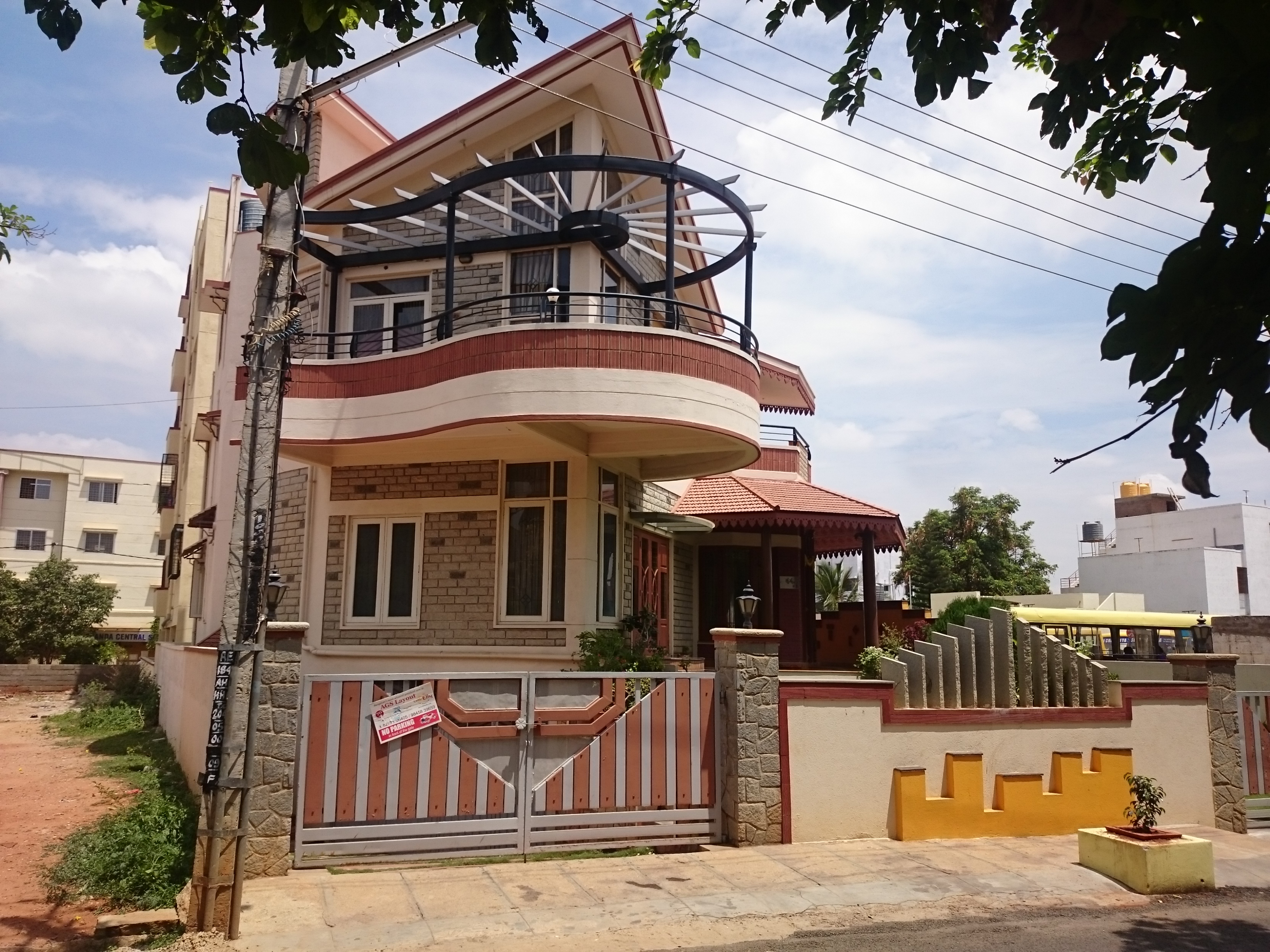 Corner Plot Independent House